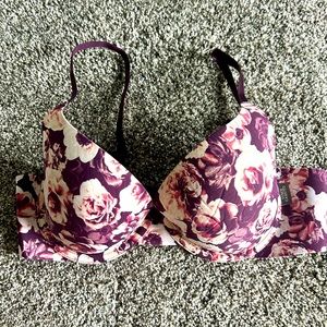 Size 38C bra. Never worn. Washed on delicate once. Smoke/pet free home